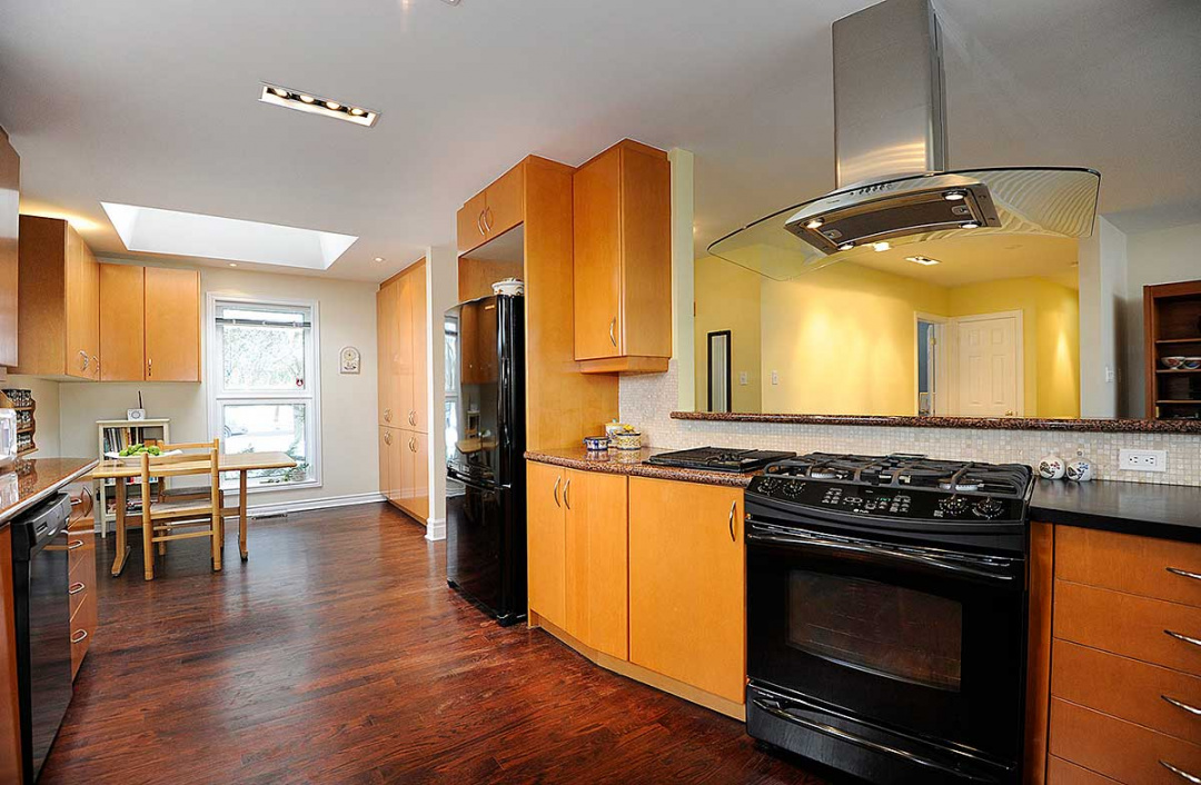 107 Riverwood Parkway, Etobicoke, ,3 BathroomsBathrooms,Detached,For Sale,Riverwood Parkway,1033